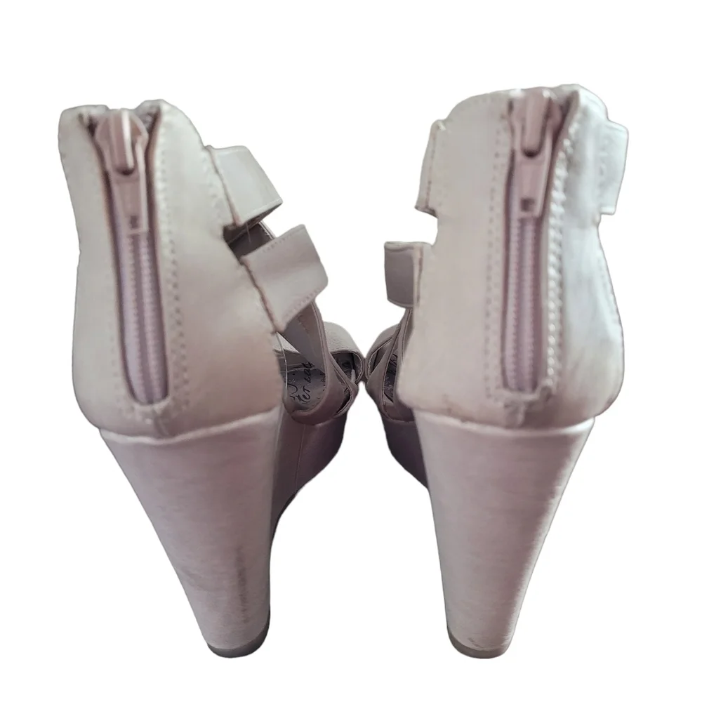 Material Girl Maxel Beige Strappy Wedges Size 7